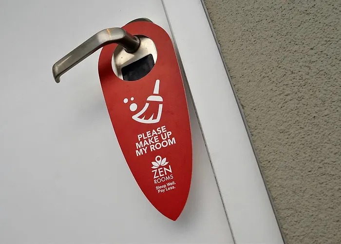 Zen Rooms Mandiri Mansion Galaxy MallHotel Surabaya